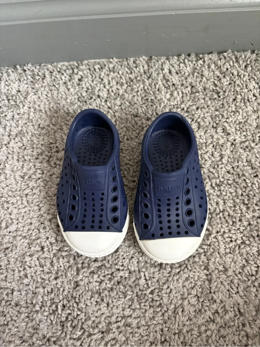 Native Kids Size 4 Navy with White Toe Great condition